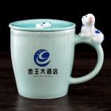  地王大酒店定制案例  把手帶蓋萌物杯 創意 陶瓷杯